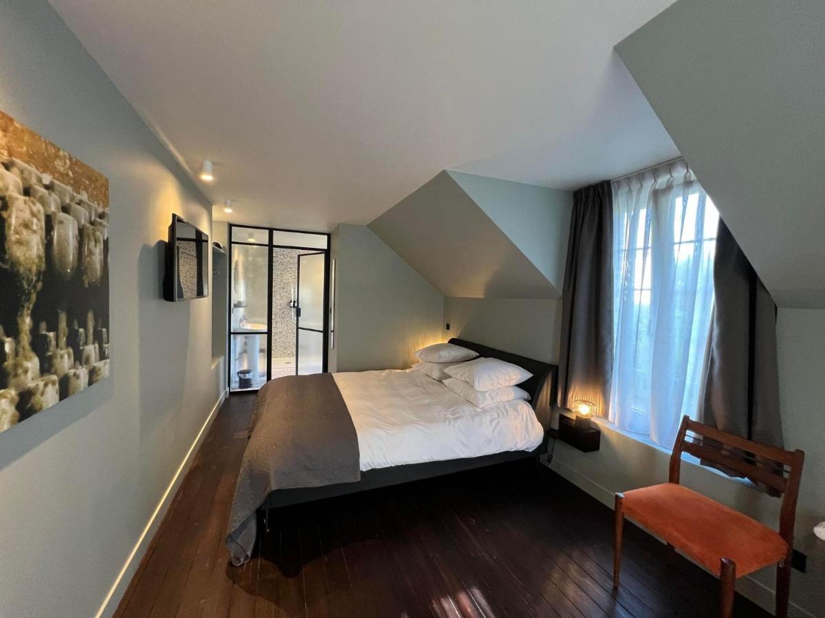 Le Petit Chateau Bed & Breakfast *