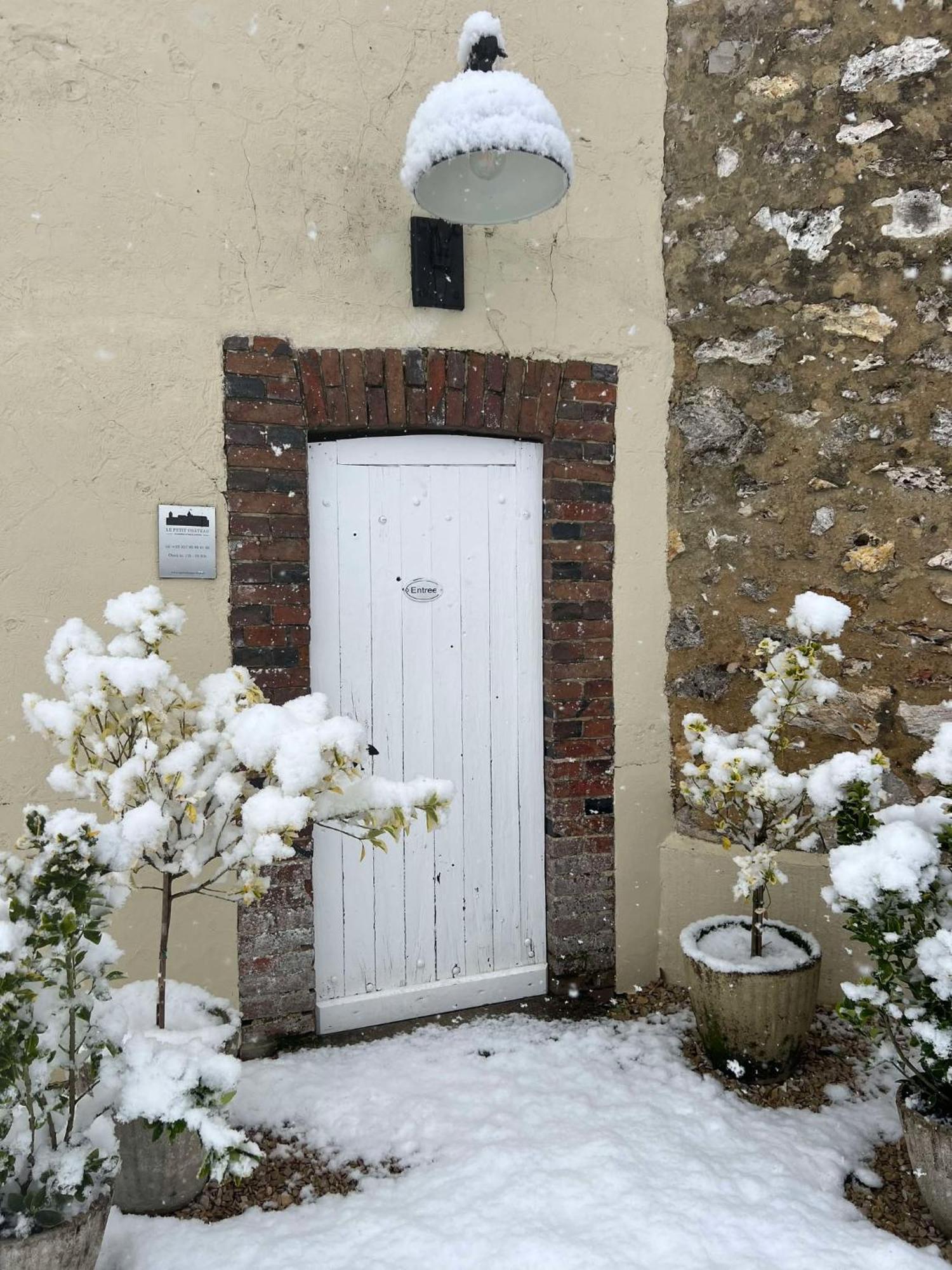 Le Petit Chateau Bed & Breakfast Baye (Marne)